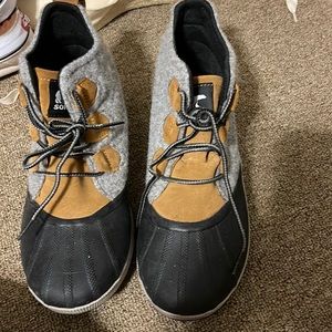 Sorel women’s hiking boots size 10